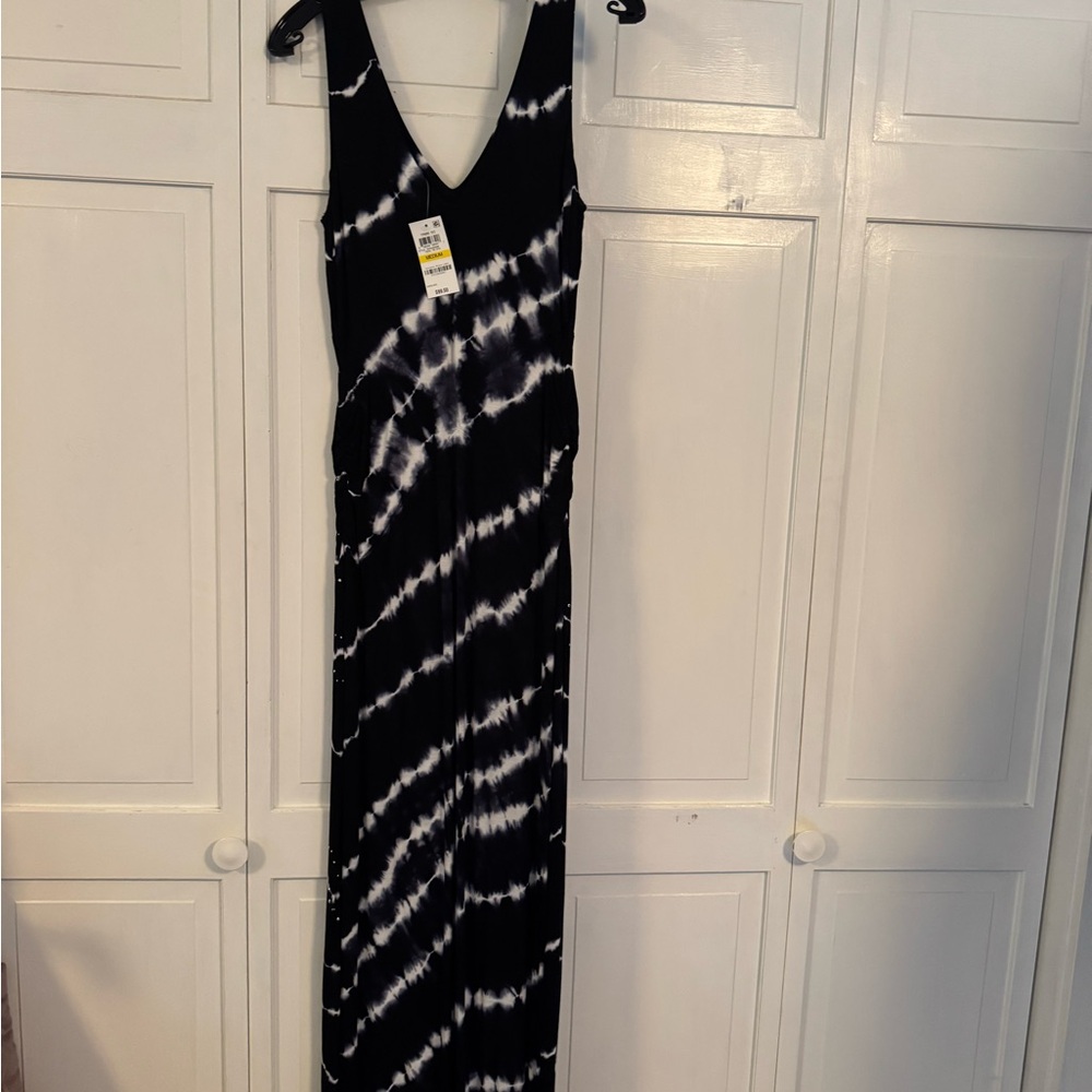 INC International Concepts Black and White Sleeveless V-Neck Sheath Maxi Dress.
